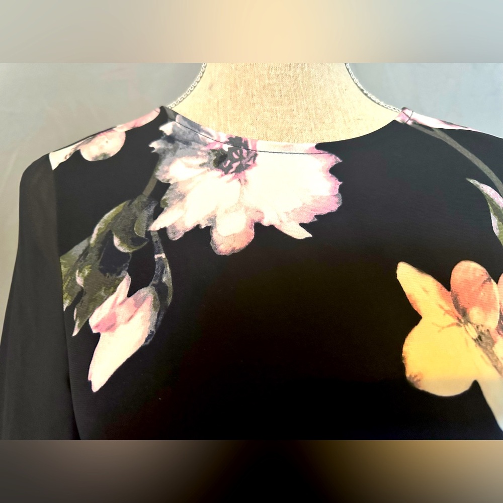 EUC Ellen Tracy top size small black w/ pink floral pattern slight bell sleeves